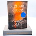 "Richard Price, Lazarus Man, Roman, Deutschsprachige Ausgabe, S. Fischer." Buchcover vor grauem Buch mit Text.