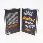 Text: "Ulrich Blanché Banksy Straße und Mythos. Eine Biografie" auf schwarzem Hintergrund. Aufgestellt: Vorder- und Rückseite.