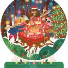 Text beschreibt Tiere bei festlicher Waldweihnacht mit Gebäck. Illustrative Szene mit geschmücktem Baum und Lichtern.