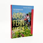Buchtitel: "Österreichs schönste Radfernwege" von Thorsten Brönner. Ein Radfahrer in bergiger Landschaft, umgeben von Blumen.