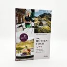 "Leben in den Bergen – ein Privileg. Eine späte Herbstwanderung, der Klang des Bergsees und die Frage, was noch getan werden muss, damit es gut ist."

Links: Text über Herbst und Schnee in den Bergen.

Rechts: Foto von herbstlicher Berglandschaft unter blauem Himmel.