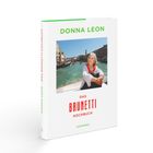 Text: "DONNA LEON", "DAS BRUNETTI KOCHBUCH", "DIOGENES". Eine Person sitzt auf einem Boot in einem venezianischen Kanal.