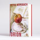PETRA MORSBACH, ROMAN, ORION, Illustration: Apfel auf Buchseite in pastellfarbenem Stil, Penguin-Logo.