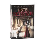 Buchcover: "Die Hotel-Detektivin: Mord in Suite 204" von Alexander Eden. Eine Frau in viktorianischer Kleidung in einem eleganten Saal.