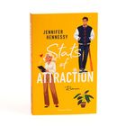 JENNIFER HENNESSY, Stats of Attraction, Roman. Illustration: Frau mit Tablet, Mann mit Baseball-Outfit, gelber Hintergrund.