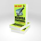 Titel: MEDUSA PROTOCOL. Autor: ROB HART. Untertitel: EIN EX-KILLER-THRILLER. Ein Buchstapel mit leuchtend gelbem Cover.