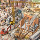 Eine Baustelle, wo Bauarbeiter ein Gebäude errichten. Kinder spielen Fußball, während Erwachsene zusehen.