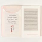 „Mein Leben und die Schule dürfen leicht sein. Und trotzdem wird alles gut.“ Rechts ein längerer Textabschnitt. Illustration: Eine lächelnde Figur mit rotem Stirnband und Umhang.