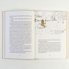 Der Text auf Seite 22 beginnt mit "wald, lieber Leopold" und endet mit "Also, hör gut zu." Auf Seite 23 steht unten: "Große Güte, dachte Leopold". Rechts ist eine Illustration von einem Affen auf einem Baum und einem Löwen auf der Wiese.