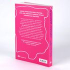 Rückseite eines rosa Buches mit Text über Identität in zwei Kulturen. Titel: "Almancı Mädchen". Autor: Tulin Sezgin.