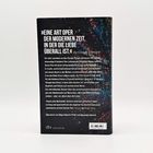 Zitat: "Eine Art Oper der modernen Zeit, in der die Liebe überall ist." Beschreibt einen Roman über Medieneinfluss und Liebe.