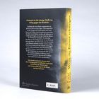 „Wenn die Bienen schweigen“ von Caryl Lewis; Text über Fantasie, Bienen und eine dystopische Handlung; dtv-Logo.