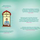 Texte: Lobende Zitate über Mhairi McFarlanes Bücher. Illustration: Person am Tisch in hellem Raum.