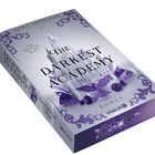 Titel: "The Darkest Academy". 
Autor: Beril Kehribar. 
Verlag: Knaur. 
Lilafarbenes Design mit Schloss und Kristallen.
