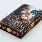 „The Remarried Empress - Die betrogene Kaiserin“. Ein opulentes Buchcover mit verzierten goldenen Details.