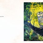 Texte: Ich sitze hier und rufe die Dämmerung herbei. Illustration: Eine Eule sitzt auf einem Ast in einem grün-gelben Wald.