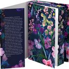 Links steht ein Text über die Pianistin Julia Forrester und Wharton Park. Rechts sind bunte, exotische Blumen.