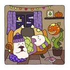 Illustration: Zwei Geister auf einem Sofa, einer mit Mütze, Tee und Decke. Bunte Girlande, Pflanze, Kürbisdeko, offenes Buch.
