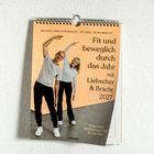 Kalendercover mit Titel "Fit und beweglich durch das Jahr mit Liebscher & Bracht 2027". Zwei Personen machen Dehnübungen.