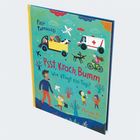„Psst, Krach, Bumm. Wie klingt ein Tag?“ Buntes Cover mit Illustration von spielenden Kindern, Tieren und Fahrzeugen.