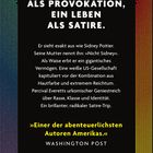 Ein Name als Provokation, ein Leben als Satire. Farbige Linie von Blau nach Rot, schwarz hinterlegter Textblock.