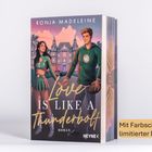 Text: "Love is like a Thunderbolt", "Mit Farbschnitt nur in limitierter Erstauflage." Illustration: Paar vor einem Gebäude.