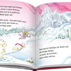 Illustration eines winterlichen Berglandschafts mit Hase, Katze und einem fliegenden Mädchen im Vordergrund.