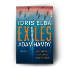 "IDRIS ELBA EXILES ADAM HAMDY. Im Paradies hat jeder seinen Preis." Ein Boot fährt über türkisfarbenes Wasser an einem Strand.