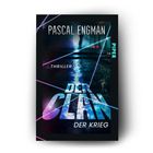 Buchtitel: "Der Clan - Der Krieg" von Pascal Engman. Cover zeigt Lichter und Reflexionen auf nasser Straße, durchzogen von blauen Linien.