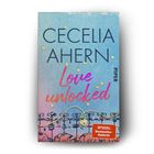 Text: "CECELIA AHERN, Love unlocked, SPIEGEL Bestseller-Autorin, PIPER." 
Ein pastellblauer Hintergrund mit Vorhängeschlössern.
