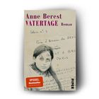 "Anne Berest VATERTAGE Roman" und "SPIEGEL Bestseller Jetzt als Taschenbuch". Eine junge Frau ist auf einem Notizblatt abgebildet.