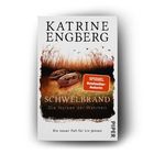 „Schwelbrand. Die Narben der Wahrheit“ von Katrine Engberg. Zwei Boote in einem Schilfgebiet. SPIEGEL Bestseller.