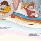 Texte: "Wir, eine Decke, aus Wollresten gestrickt..." Illustration einer Familie unter einer bunten Decke.
