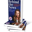 „Behind the News“, „So navigierst du sicher zwischen Manipulation und Information“, „MARY ABDELAZIZ-DITZOW“. Bild von drei gestapelten Büchern mit dem Porträt einer Frau auf dem Cover.
