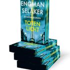 Text: "ENGMAN SELÅKER, KRIMINALROMAN, TOTEN LICHT." Mehrere Bücher mit städtischer Szene und Lichteffekt.