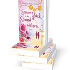 "Sommerglück in der Strandbäckerei" von Christin-Marie Below, Roman. Cover mit Blumen, Muscheln und einem Leuchtturm.