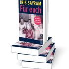 Buchtitel: „Für euch“ von Iris Sayram. Der Roman zum Film „Mimi und ich“. Stapel von drei Büchern mit demselben Cover.