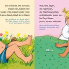 Links: Text über eine Schnecke, die den Bauch kitzelt. Rechts: Kind heilt Teddybären, liegend auf einem grünen Bett.