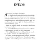 Kapitel 1: EVELYN. Ein zentriertes Symbol über dem Namen. Text beginnt mit "Atme, Evelyn. Ein und aus. Ein und aus."