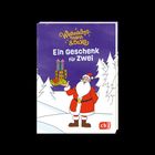 „Weihnachtsmann & Co. KG: Ein Geschenk für Zwei“. Illustration mit Weihnachtsmann, Tannen und Geschenken, lila Hintergrund.