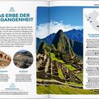 "Das Erbe der Vergangenheit" zeigt eine farbenfrohe Landschaft mit Ruinen in bergiger Umgebung unter blauem Himmel.