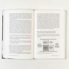 Linke Seite enthält Text über Automatisierung, Kundenerfahrung und soziale Verantwortung. Rechte Seite zeigt ein Diagramm zu Substitutionspotenzial durch KI.