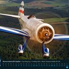Messerschmitt M35 Replika, Sportflugzeug, Erstflug 2026. Bild zeigt ein Flugzeug über einer grünen Landschaft.