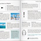 Text: "Das Beste zu Beginn", "Welch eine Landschaft!", "Schuhe geschnürt und los!", "Strandkunde", "Jetzt oder nie!", "Feine Schmecker".

Grafik: Zwei aufblasbare Flamingos am Strand, Schwimmerin, Illustration einer Frau.