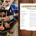 Lammkoteletts mit Linsen-Avocado-Salat. Dazu Zutatenliste und Zubereitung. Links eine Pfanne mit gebratenen Koteletts.