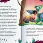 „Fliegende Saurier?“ staunt Mina. Illustration: Ein Mädchen mit Flügeln umarmt einen grünen Flugsaurier vor einem Vulkan.