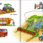 „Auf dem Bauernhof“ zeigt: Traktor, Pflug, Ladewagen, Pferdeanhänger, Mähdrescher, Milchwagen. Bunte Illustration landwirtschaftlicher Fahrzeuge.