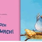 Text: "Es ist schon spät. Henri ist im Bett und soll schlafen, aber er ist noch hellwach. ICH BIN NOCH HELLWACH!" Illustration: Ein aufgeregter Vogel im Nest.