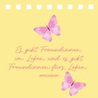 "Es gibt Freundinnen im Leben und es gibt Freundinnen fürs Leben. SPRICHWORT." Zwei rosa Schmetterlinge auf gelbem Hintergrund.