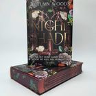 Buchcover von "Nightshade" von Autumn Woods. Darauf Blumen und das Zitat: „Sie ist seine ganze Welt. Doch sie will ihn vernichten."